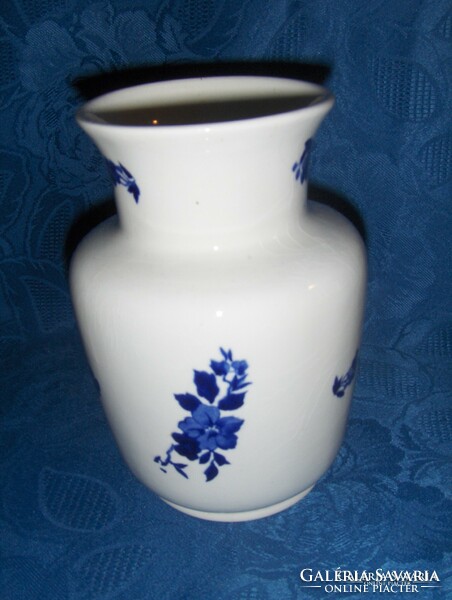 Kék virágos fehér kerámia váza 17,5 cm (11/d)