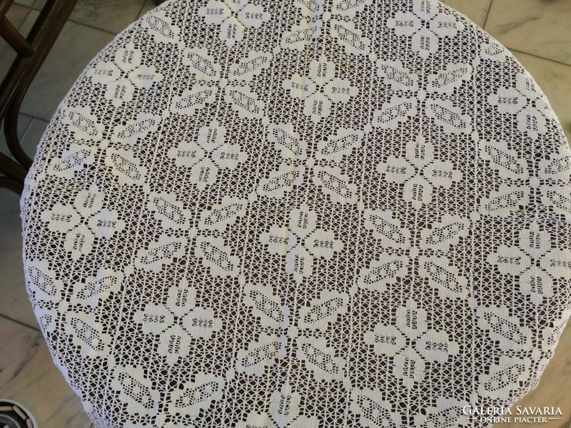 Klöpli tablecloth 62 cm x 60 cm + the fringe
