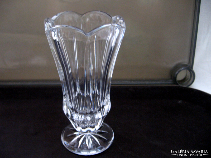 Crystal vase with soles
