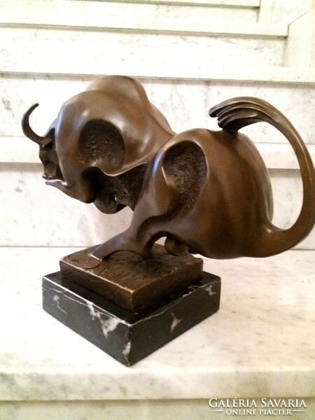Kubista stílusú bika - bronz szobor műalkotás