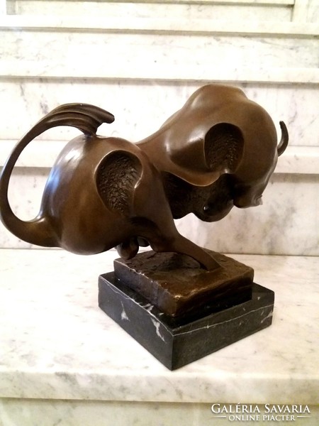 Kubista stílusú bika - bronz szobor műalkotás