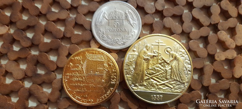 2 Commemorative coin + 5 crown replica