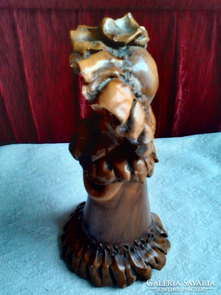Ujpál György - Lány csokorral - kerámia szobor