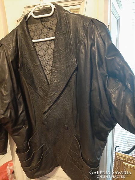Retro women's Italian leather jacket, size m, in good condition