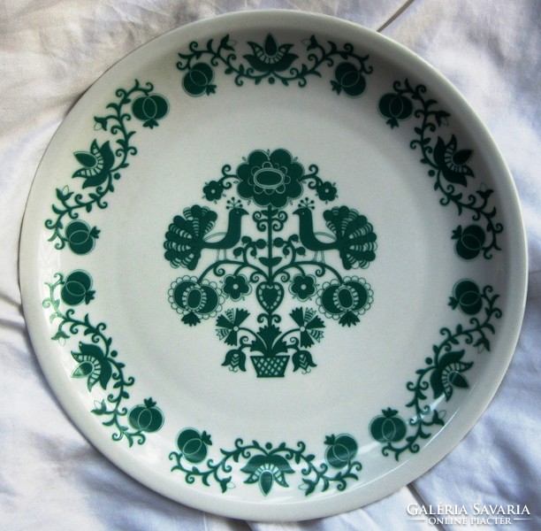 2 wall plates for sale, ceramic, porcelain, diameter 27.5 and 24 cm.