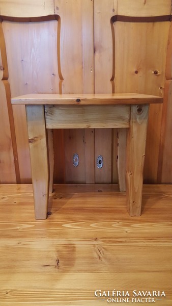 FENYŐ KIS SÁMLI (small pine foot stool )