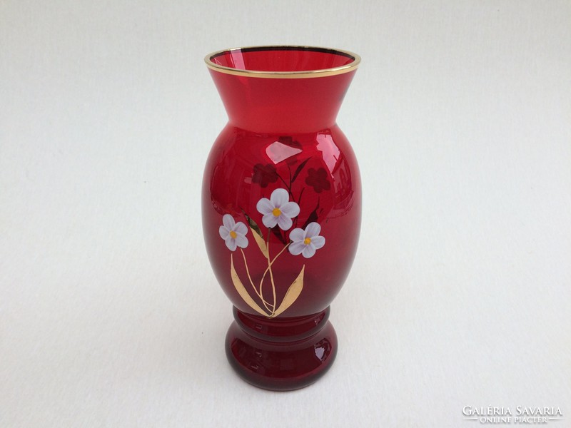 Rubinvörös vörös régi üvegváza festett virágos váza