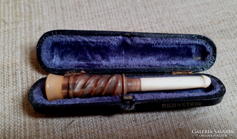 Old carved bone snipe in good condition in an old velvet lined box