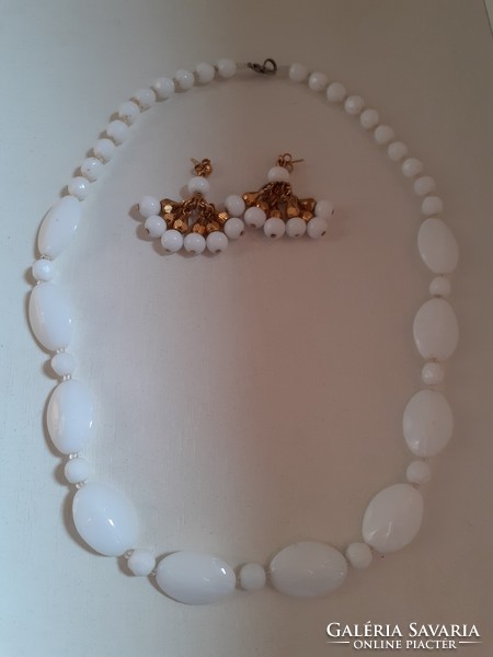 Necklace earrings made of white porcelain eyes in retro good condition with a gift clasp