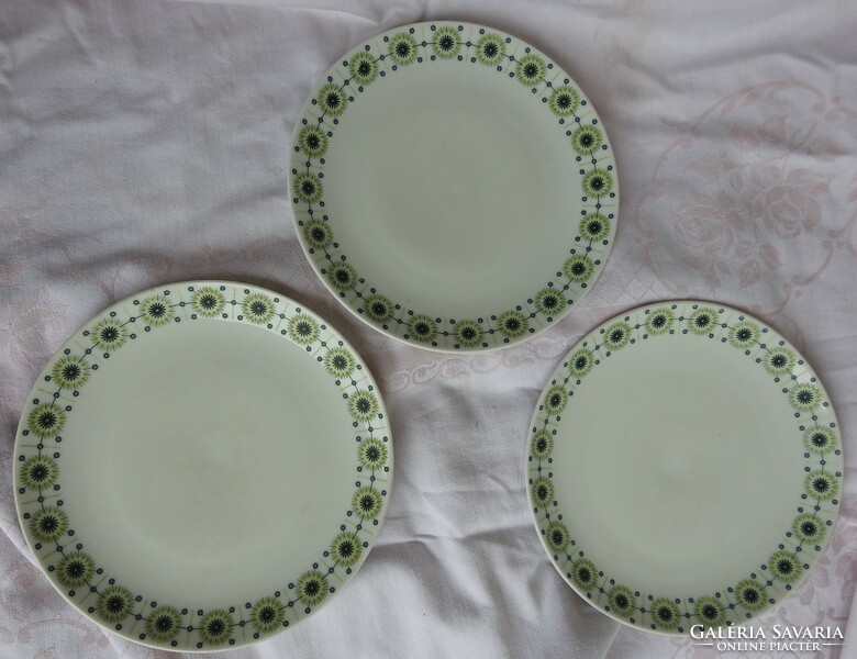 3 cake plates with a modern green border pattern - winterling