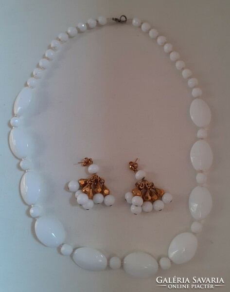 Necklace earrings made of white porcelain eyes in retro good condition with a gift clasp