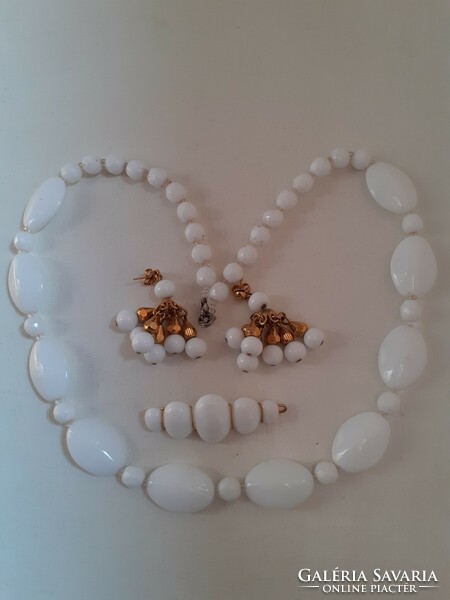 Necklace earrings made of white porcelain eyes in retro good condition with a gift clasp