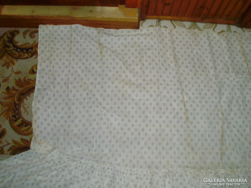 Old /perhaps/ bedspread - folded edge