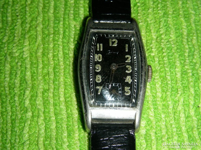 Women's watch with a black dial and 15 stones