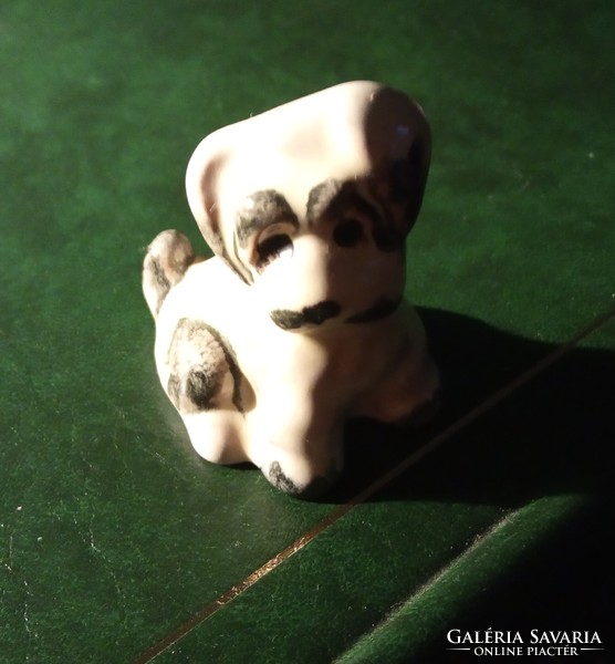 Porcelán kiskutya nipp figurális emléktárgy, ajándéktárgy