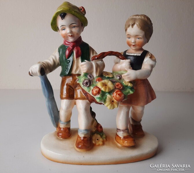 Heinz ceramic, Neuhauser couple of children statue