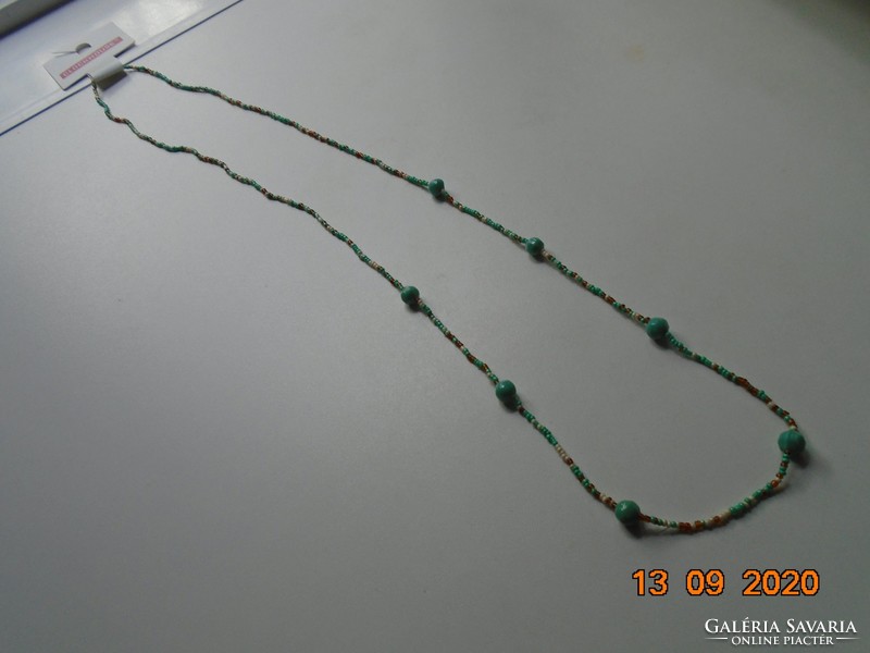 Long necklace of green, white, gold-colored small pearls, green with larger pearls 100 cm