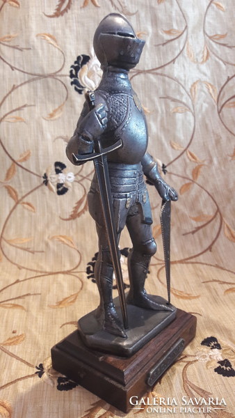 Antique medieval knight statue (m3002)