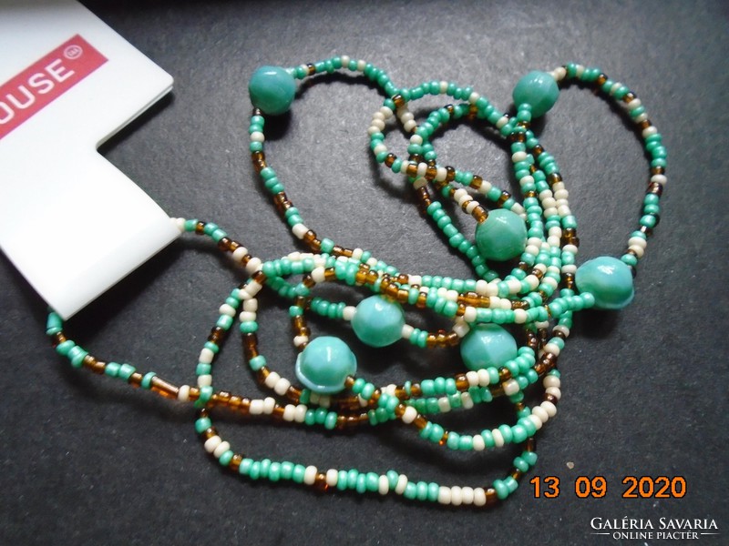 Zöld,fehér,óarany színű apró gyöngyökből hosszú nyaklánc,zöld nagyobb gyöngyökkel 100 cm