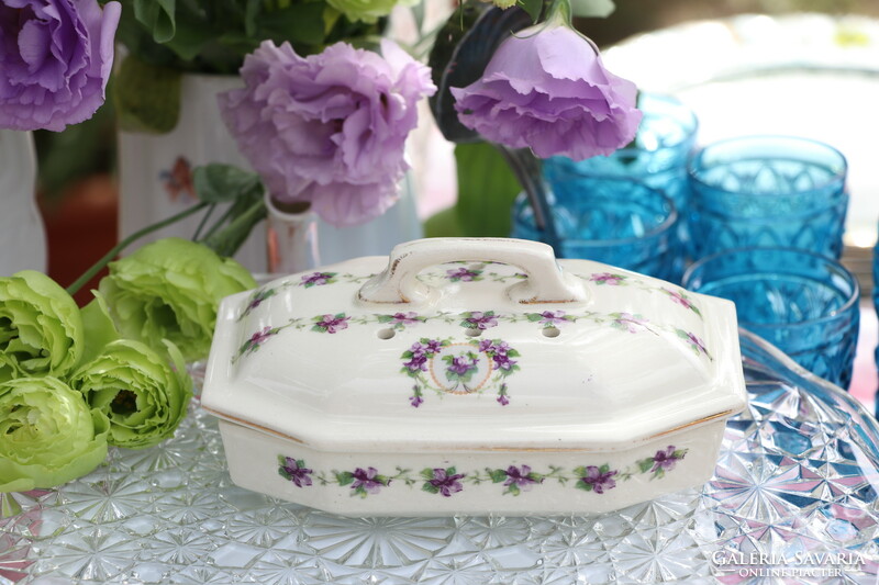 Violet soap dish