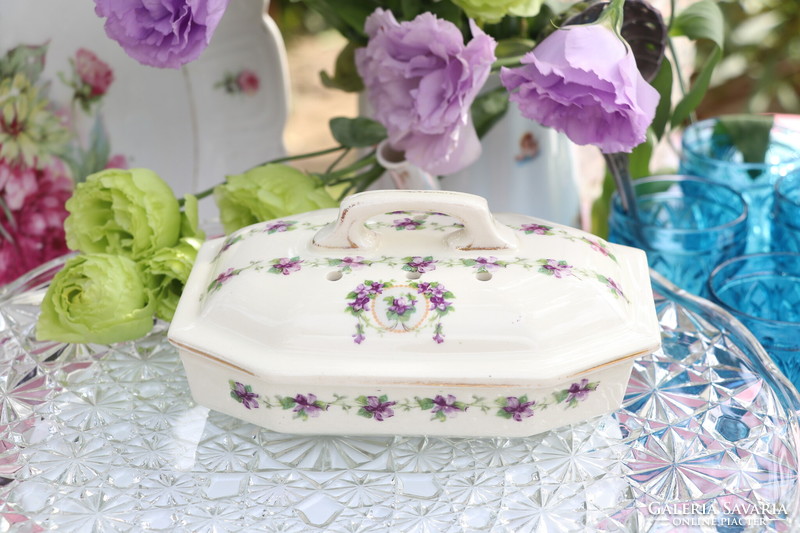 Violet soap dish