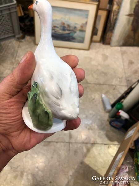 Aquincum porcelain bird statue, 12cm diameter rarity.