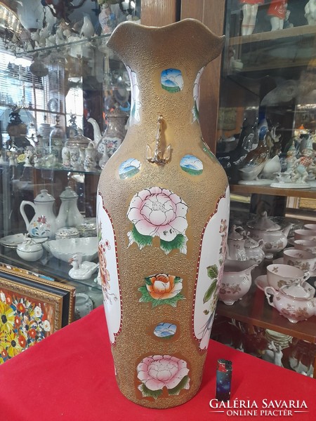 Large porcelain floor vase with Chinese flower pattern. 80 Cm.