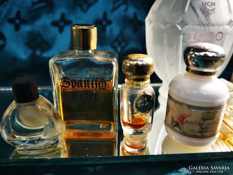 9 db luxusparfüm, kicsi hiányzik mindegyikből. Vintage parfümös üveg dekorációnak, ajándéknak!