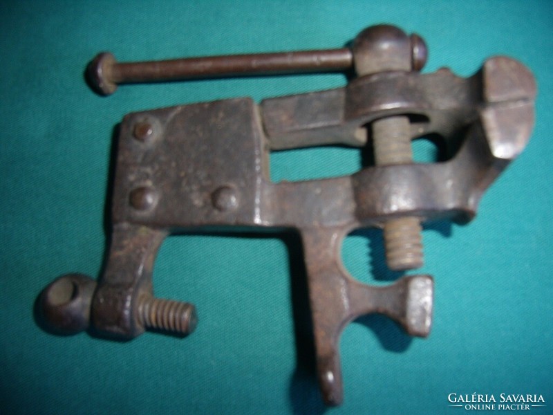 A unique, neat little hand vise