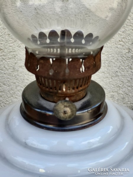 Hibátlan antik öntottvas-porcelán petróleum lámpa