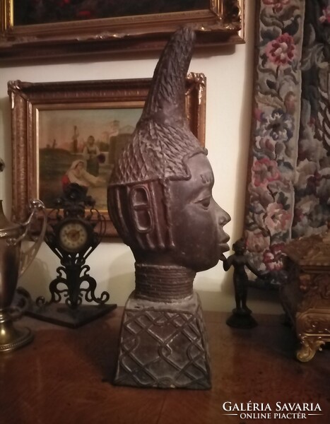 African bronze statue in Benin