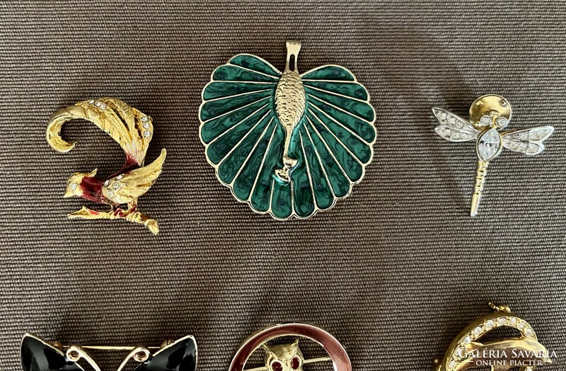 Gold-plated animal brooches, badges