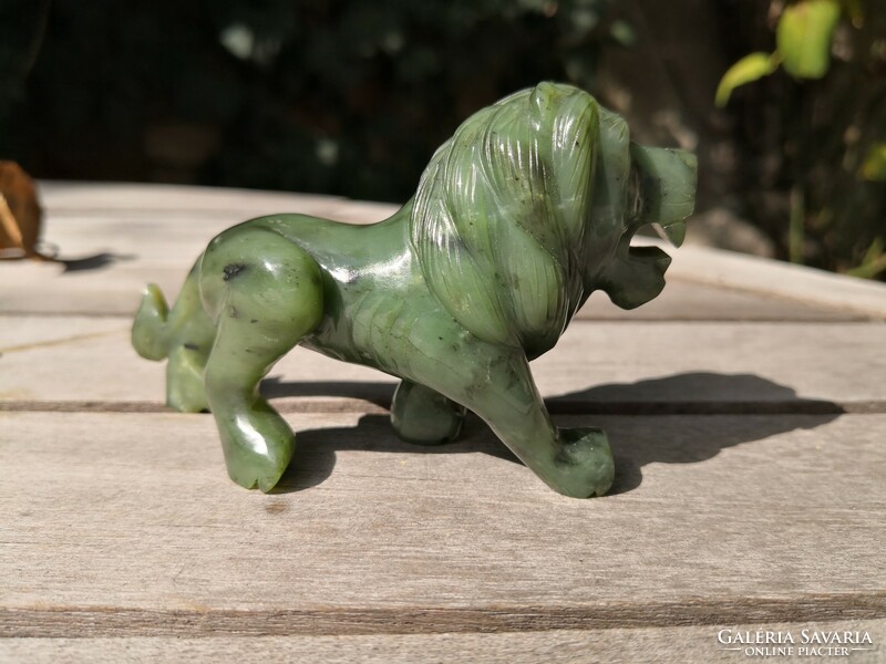 Real jade lion statue, mineral