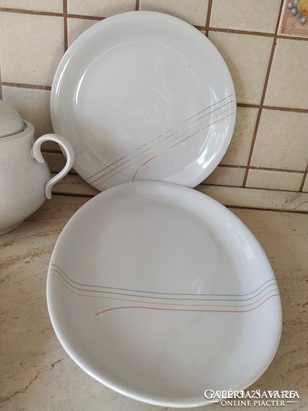 Alföldi porcelán étkészlet pótlásra eladó! Elegáns szálas minta.