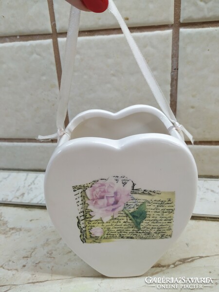 Ceramic heart-shaped vaporizer, table decoration, vase for sale!