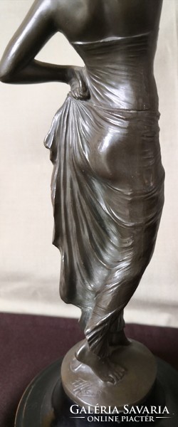 Dt/121 - beautiful Art Nouveau bronze female figure