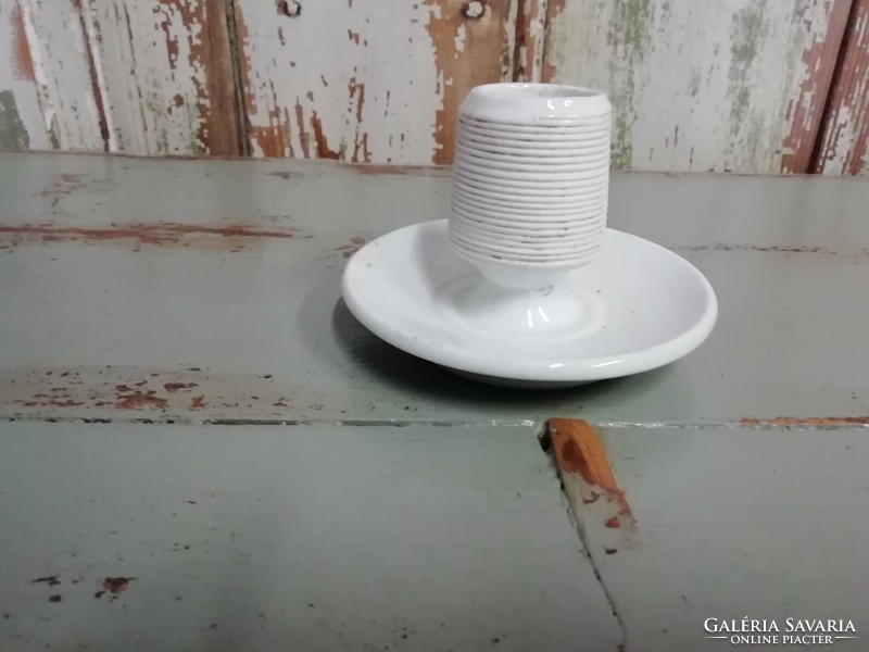 Gyufa tartó és gyújtó, a 20. század első feléből, porcelán tartó