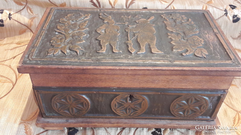 Wooden box with copper overlay (m3005)