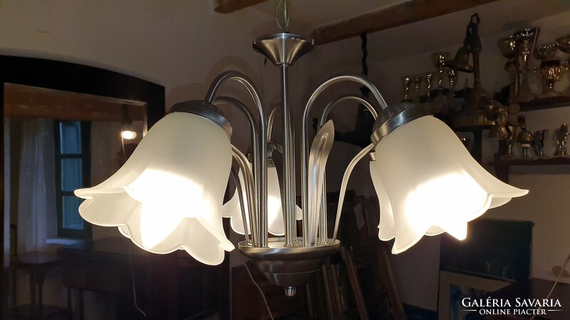Modern 5-branch chandelier. Ceiling lamp with beautiful white glass shades.