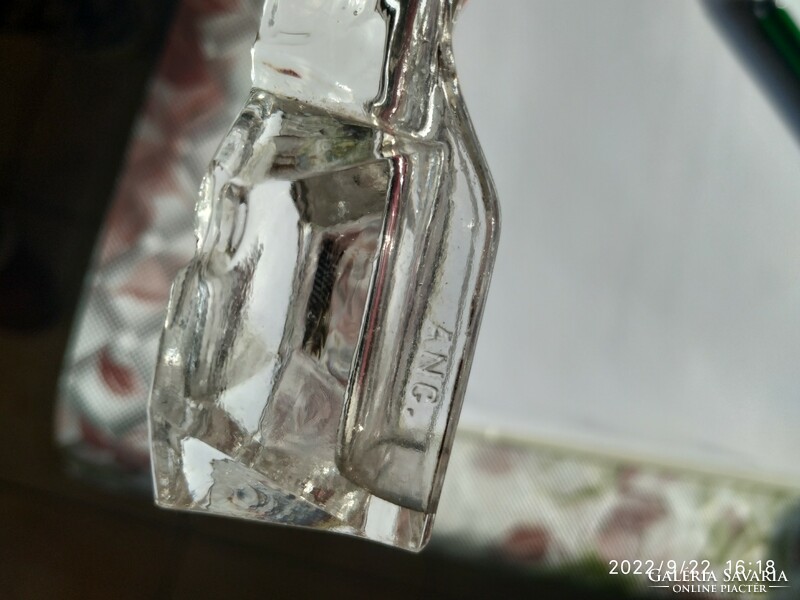 Art deco crystal salt shaker, table spice holder for sale!