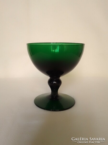Gyönyörű sötét árnyalatú zöld üveg talpas kehely, italos, fagylalt, dísz