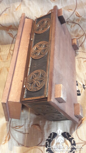 Wooden box with copper overlay (m3005)