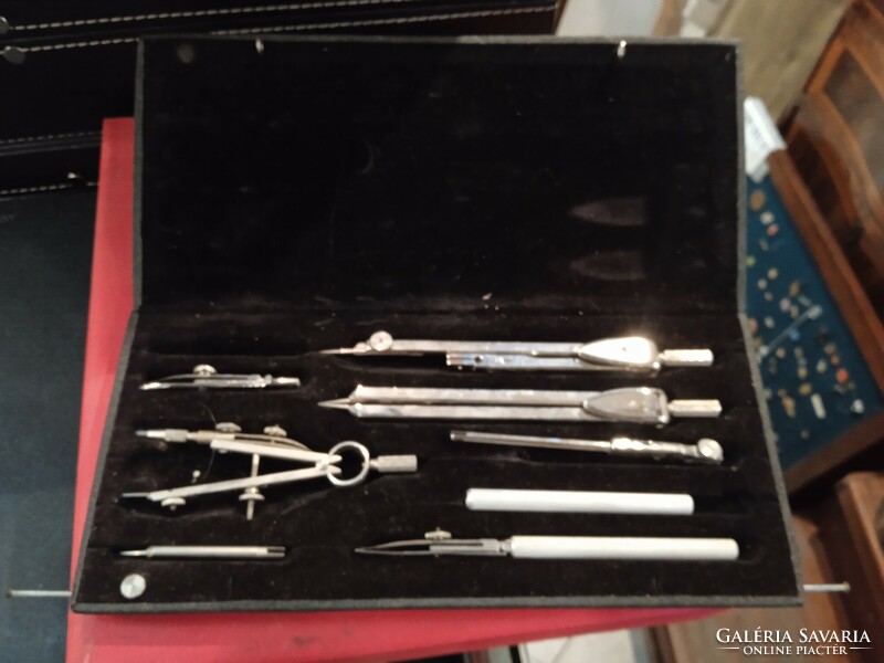 Compass set from the 70's, complete, excellent for collectors.