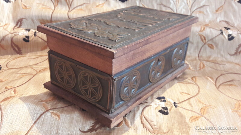 Wooden box with copper overlay (m3005)