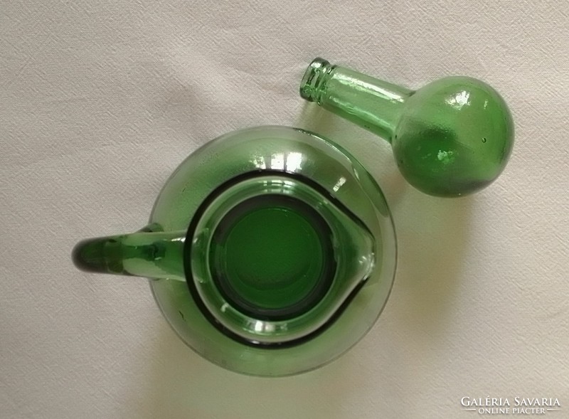 Kis sötét zöld formába fújt üveg kancsó mini Unicumos üveggel, hibátlan