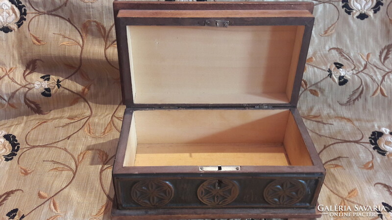 Wooden box with copper overlay (m3005)