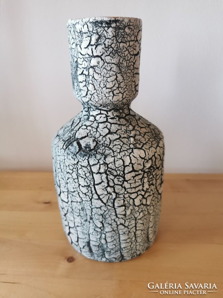 Retro craftsman bans Charles shattered vase