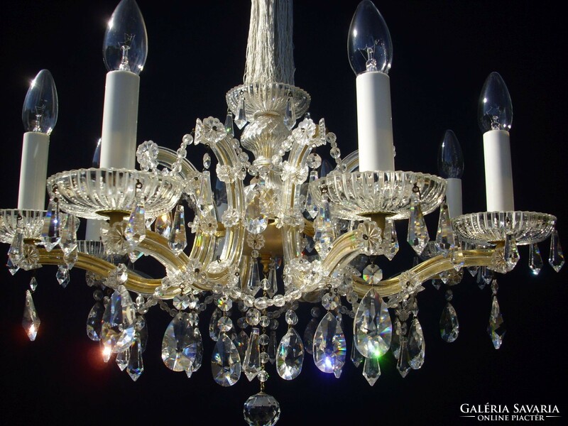 Crystal chandelier with 8 lights