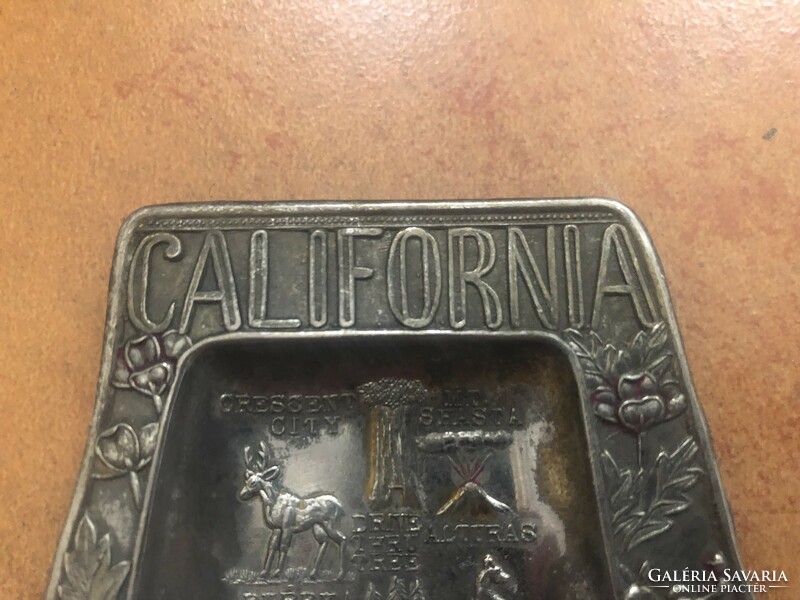 California feliratú díszes fém tálca