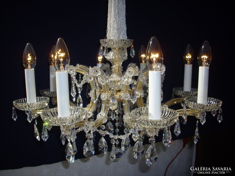 Crystal chandelier with 8 lights